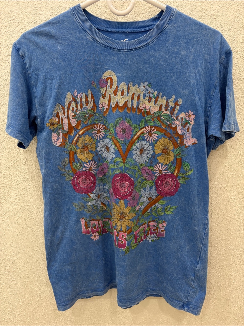 Hollister Taylor Swift New Romantics Tee Shirt. Oversized fit